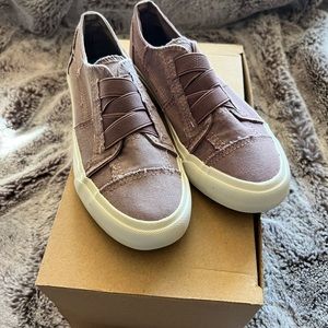 Blowfish-Marley Slip on sneaker size 6